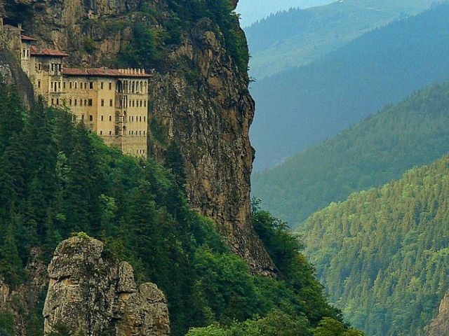 İkonik Karadeniz Yaylalar ve Batum Turu Trabzon Başlar| 3 Gece Konaklamalı Uçaklı İzmir Çıkışlı - GT-118