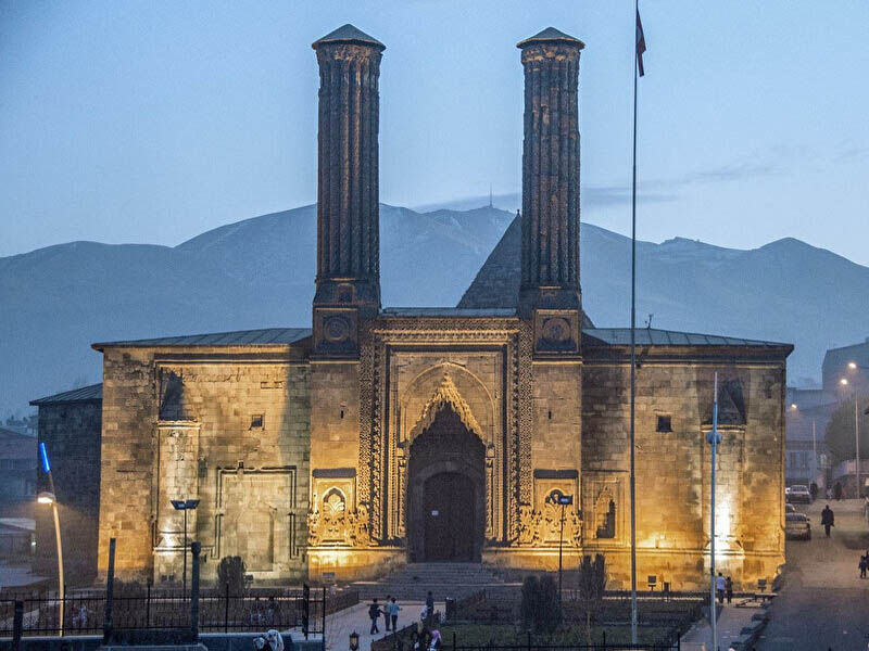 Uçaklı Doğu Ekspresi Türkiye'nin Çatısı Van Kars Erzurum Turu ( Uçakla Gidiş Dönüş)